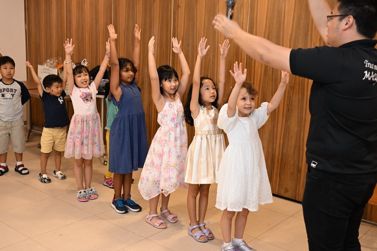 Interactive magic show with kids