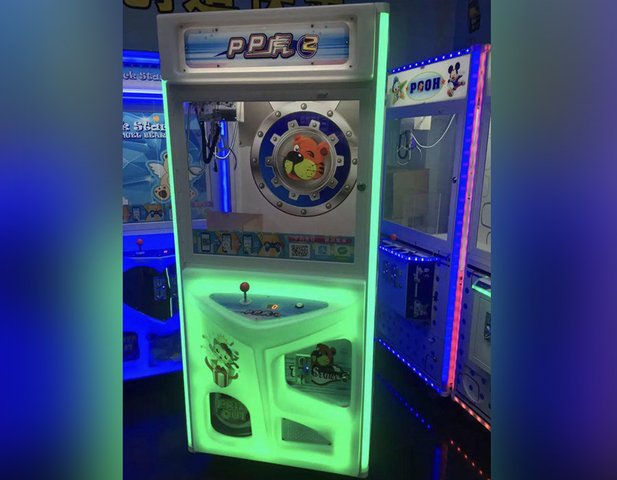Claw machine arcade unit by BounceParkSG